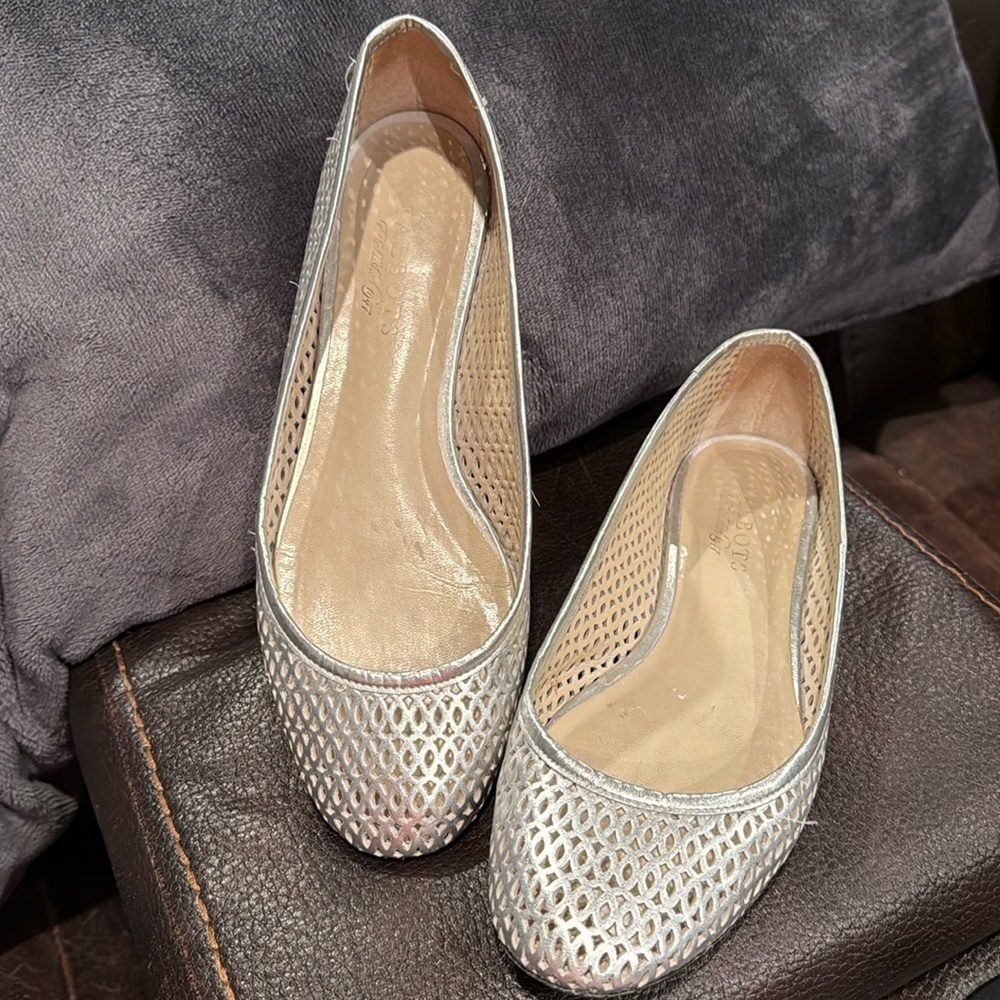 Talbots Woven Silver Metallic Flats/ballet slipper shoes Gently Used. Size 7.5B